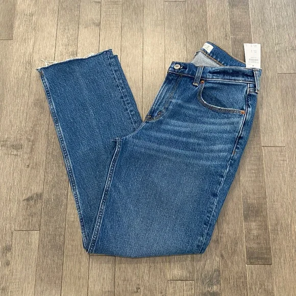 NWT Abercrombie Curve Love Mid Rise 90s Straight Denim Jeans - Picture 2 of 9